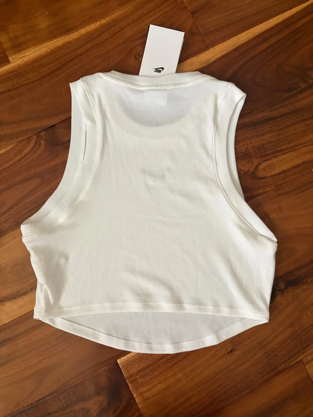 Nike women’s cropped white Ribbed Tank Top with Black Swoosh Small size NWT